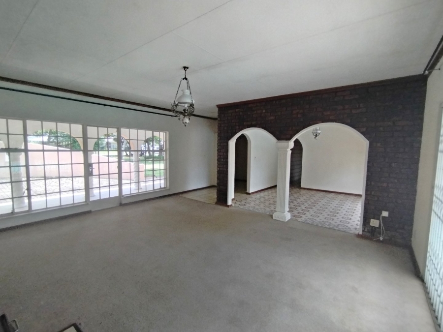 5 Bedroom Property for Sale in Flamwood North West